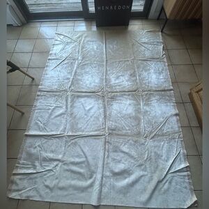 Henredon vintage cream velvet upholstery 57” w 75” l